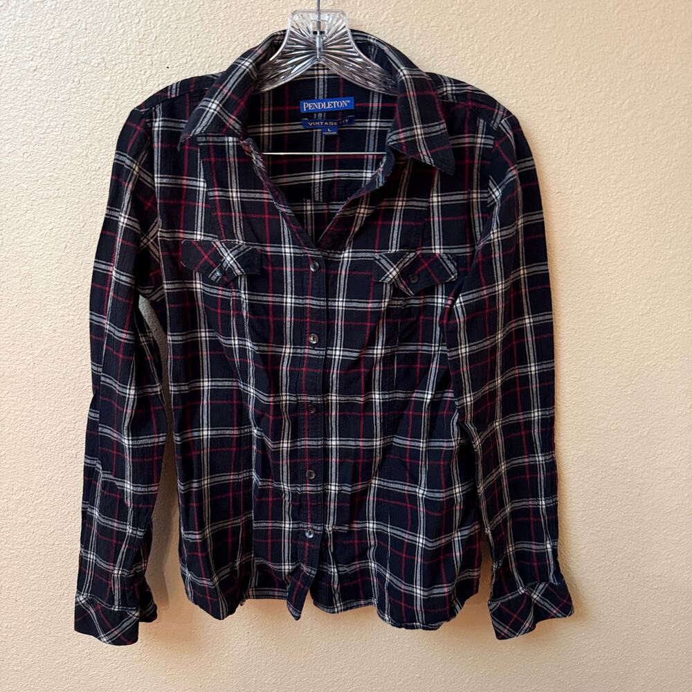 Pendleton Vintage Fit black red plaid button up top L cozy cabin coastal cowgirl
